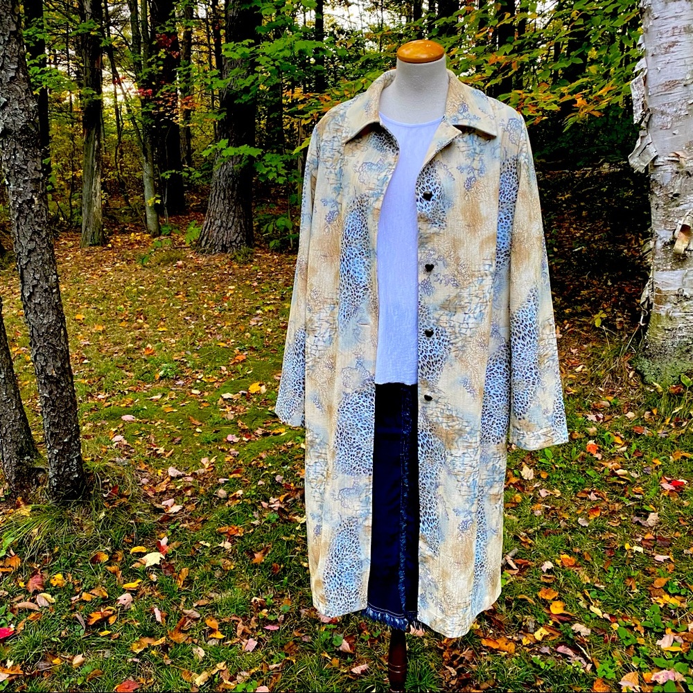 Weekender abstract leopard print 🐆 long blazer. Made in 🇨🇦!